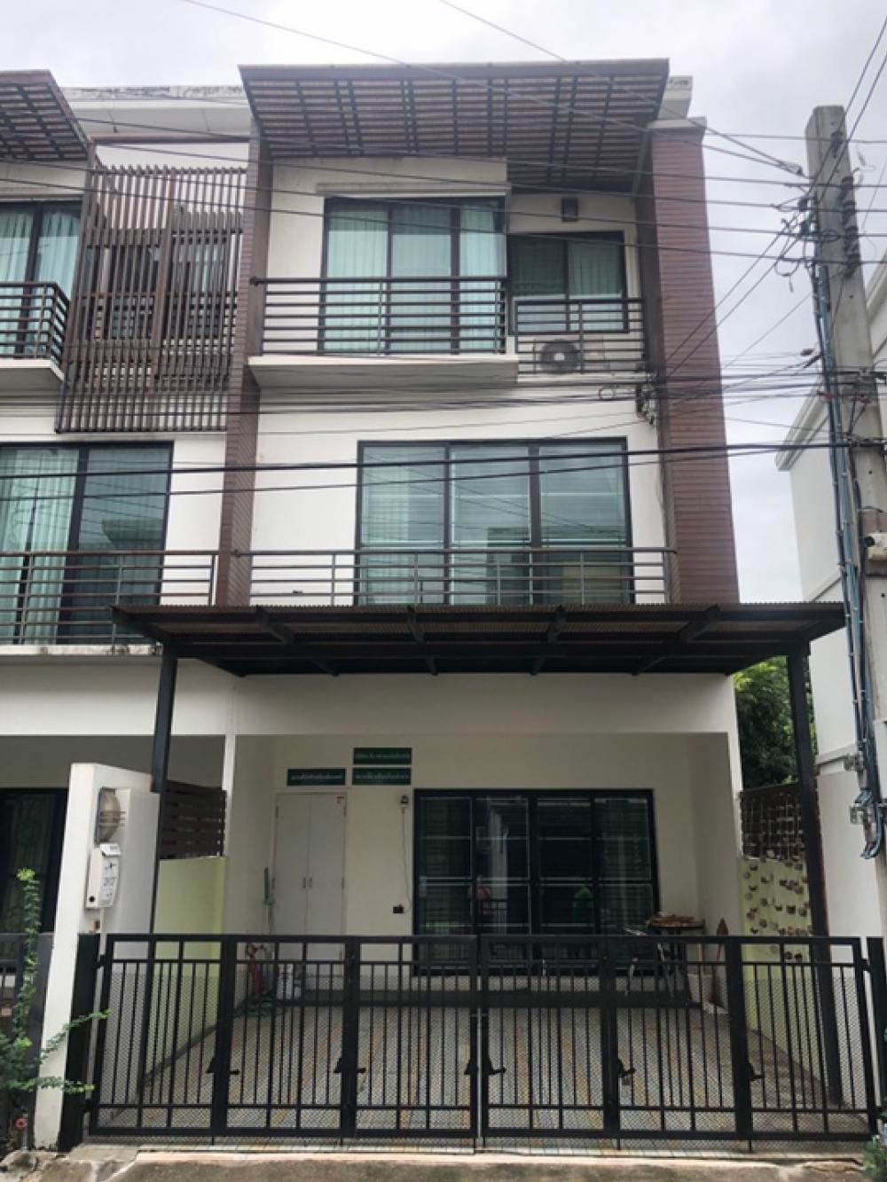 For SaleTownhouseNawamin, Ramindra : Townhome for sale, 3 levels, Preve Fidelio Ratchada Ram Intra project, corner unit, built-in throughout the house, 24 hour security#Townhome#Second hand townhome#Ratchada Ram Intra#Townhome for sale cheap