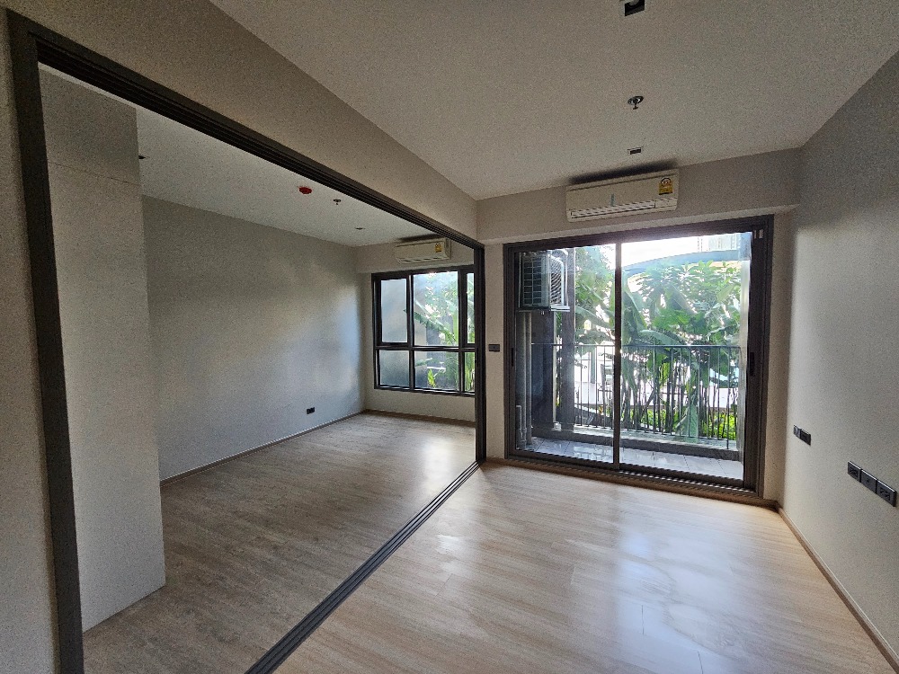 For SaleCondoThaphra, Talat Phlu, Wutthakat : ** Sale !!!! New 1 bedroom #8/8 lucky number 6th floor + Swimming pool sighting, very good location, Clost to Skytrain + Shopping mall + night market !!!!!!