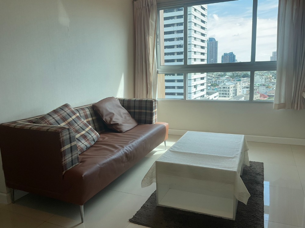 For RentCondoWongwianyai, Charoennakor : (Urgent for rent!!) Q house Sathorn, next to Bts Krung Thonburi, very large room, clean, high floor, unblocked view, make an appointment to see the room now!!!