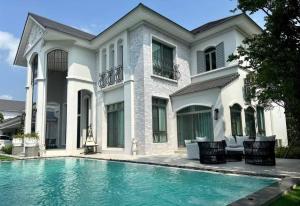 For SaleHouseLadkrabang, Suwannaphum Airport : House for sale, ready to move in with your bags‼️   Luxurious mansion Perfect Masterpiece Rama 9-Krungthep Kreetha
