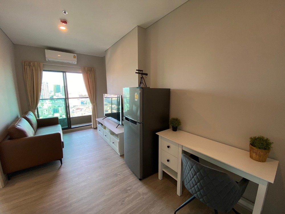 For RentCondoKasetsart, Ratchayothin : Urgent...Condo for rent, new room, just finished decorating. Lumpini Park Phahon 32 project, pay only one months insurance 🔥🔥👍