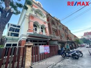 For SaleTownhouseYothinpattana,CDC : Urgent sale, 3-story townhome, Casa City project. Sukonthasawat 1, good location in the heart of the city.