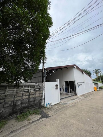 For RentHousePattanakan, Srinakarin : HR1303 2-story house for rent, area 100 sq m, Soi Phatthanakan 50, convenient travel, suitable for an office.