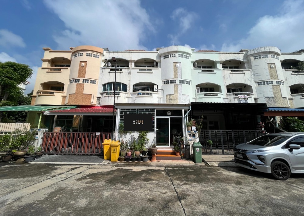 For SaleTownhouseLadprao101, Happy Land, The Mall Bang Kapi : Townhome Happy Land Grand Ville Ladprao 101 / 4 bedrooms (for sale), Happy Land Grand Ville Ladprao 101 / Townhome 4 Bedrooms (FOR SALE) RUK652