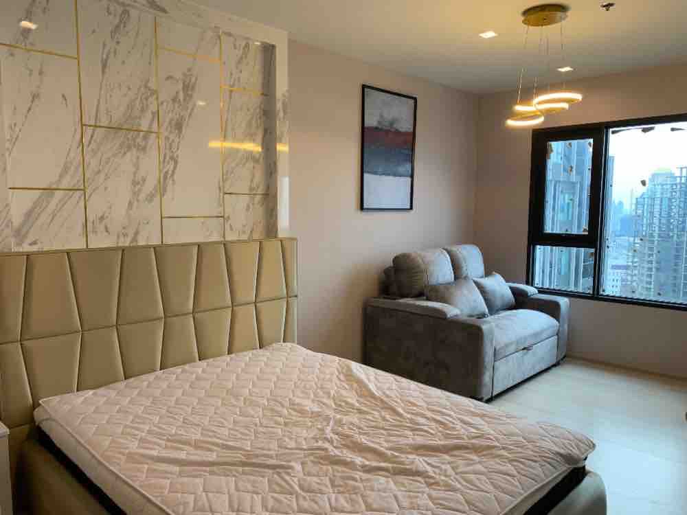 For RentCondoWitthayu, Chidlom, Langsuan, Ploenchit : For rent at Life One Wireless  Negotiable at  @home123 (with @ too)