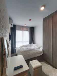 For RentCondoBangna, Bearing, Lasalle : Urgent for rent!! Notting Hill Sukhumvit 105 Project, Building F, 8th floor, room type 1 bedroom, usable area size 25.79, rental price 9,000 baht/month, 2 TVs in the bedroom. and living room, 2 air conditioners, bedroom and living room,