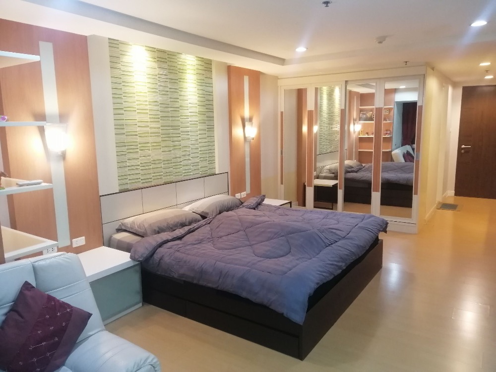 For RentCondoNana, North Nana,Sukhumvit13, Soi Nana : for rent Trendy 1 bed super deal❤️🌈