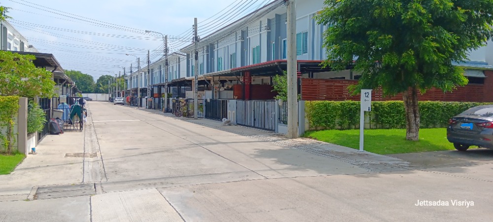 For SaleTownhousePhutthamonthon, Salaya : Owner selling urgently!! Modern style townhome, Gusto Village, Phetkasem-Thawi Watthana. (Ready to move in)