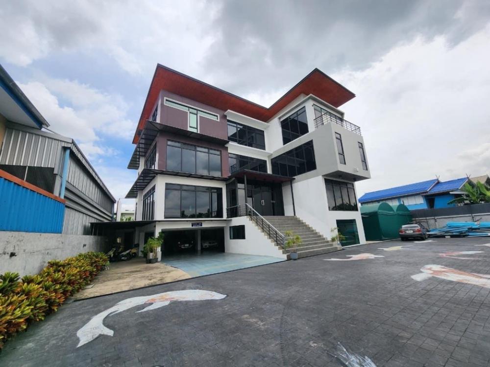 For SaleHome OfficeKasetsart, Ratchayothin : Office for sale, land area size 296 square wah (with space available for building or can be extended by several square meters) Building usable area size 4 Total floor area approximately 995 square meters, parking garage for 8 cars, building 20 cars, Sukha