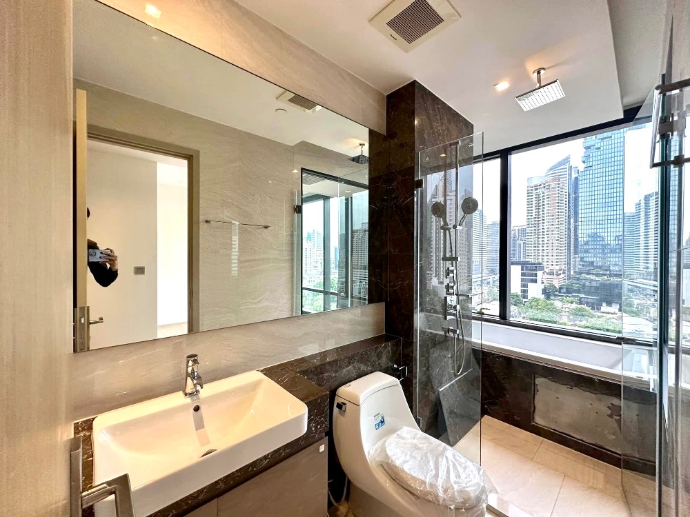 For SaleCondoSilom, Saladaeng, Bangrak : TEL 0946503223 Buy directly from the project from ANANDA, new room, red plate, reserve 50,000, if not passed, refund the money, last price in life SILOM