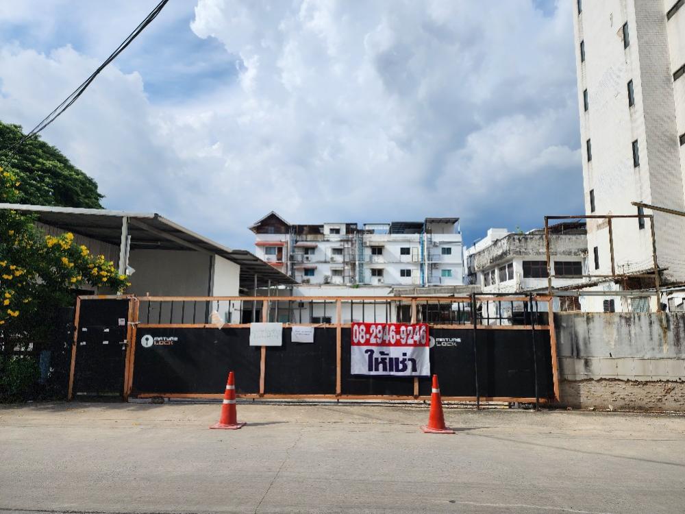 For RentLandPattanakan, Srinakarin : Land for long-term rent, Soi Supaphong 3, intersection 5-2 (opposite Noble Condo), area 523 sq m., near the BTS station 600 m.