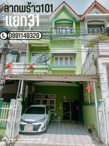 For SaleTownhouseLadprao101, Happy Land, The Mall Bang Kapi : 3-story townhouse for sale, Lat Phrao 101, Intersection 31 (Phakdee), ready to decorate, area 25 square meters, 50 meters into the alley.