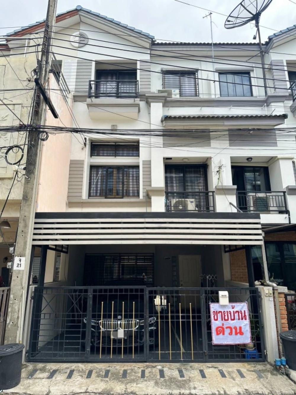 For SaleTownhouseChokchai 4, Ladprao 71, Ladprao 48, : Urgent sale (price negotiable) - Klang Muang Village, La Phrao 71, Nakniwat 4