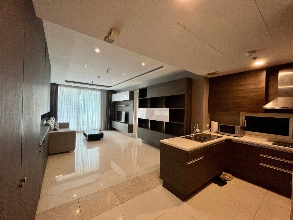 For SaleCondoSathorn, Narathiwat : Empire Place Condo near BTS Prime area Very good deal.. Ready to move in, Good for investment and living.