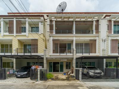 For SaleTownhouseKaset Nawamin,Ladplakao : Townhome for sale, Baan Klang Muang Urbanian Kaset - Nawamin 2 167 sq m. 20 sq w. 3 bedrooms, 3 bathrooms, excellent condition CC