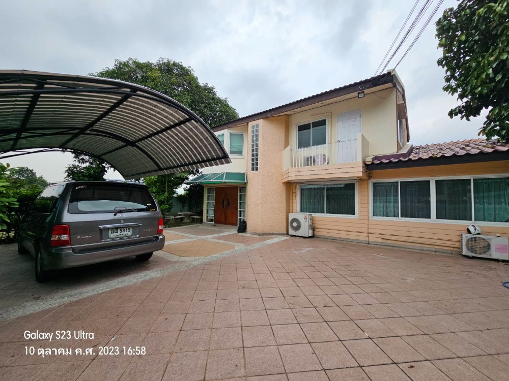 For RentHouseRamkhamhaeng, Hua Mak : Single house for rent, beautifully decorated, air conditioning in every room, furniture as shown in the picture, 3 bedrooms, 4 bathrooms, rental price 25,000 baht per month, Ramkhamhaeng Road 102.