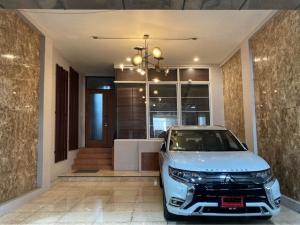 For RentTownhouseSukhumvit, Asoke, Thonglor : HR1309 For sale and rent, 3-story townhome, Prompak Place Village, Thonglor 25, fully furnished.