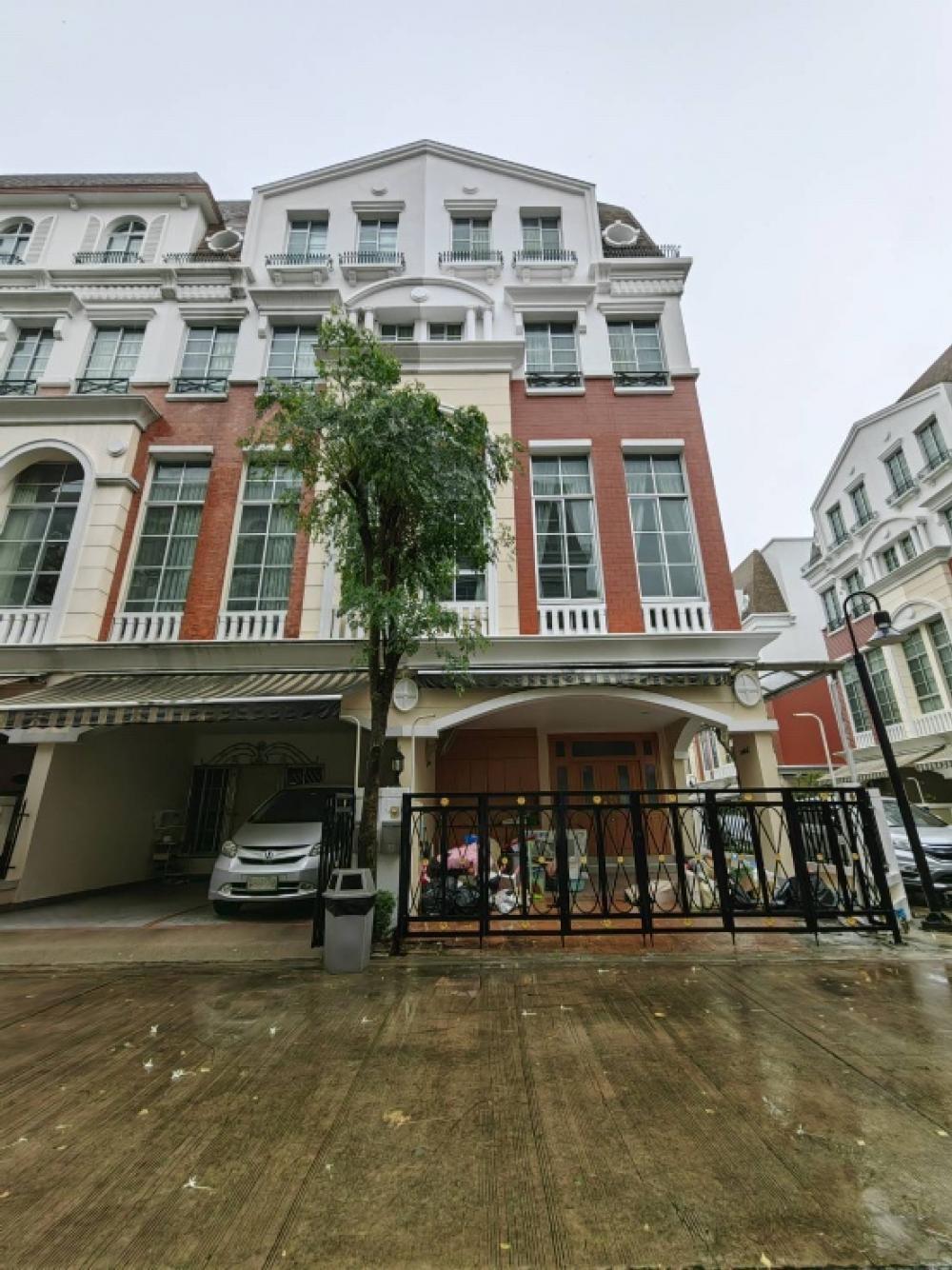 For SaleTownhouseSathorn, Narathiwat : 🔥 Price adjusted down 17.7MB 🔥 Baan Klang Krung Sathorn-Narathiwat / corner house / 27.7 sq m / 2 parking spaces