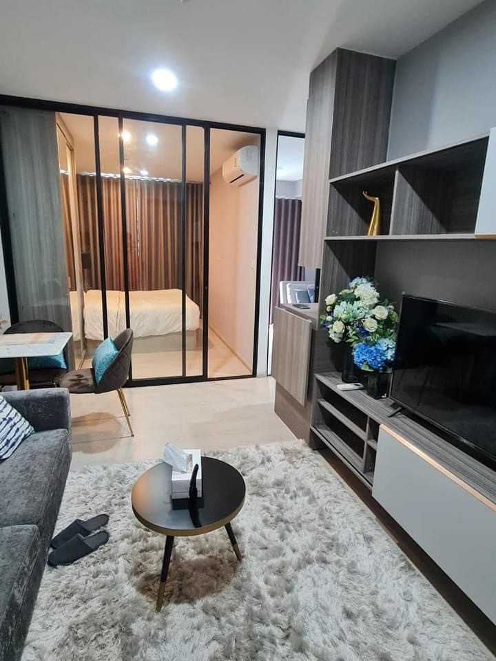 For RentCondoVipawadee, Don Mueang, Lak Si : ★ Knightbridge Phaholyothin-Interchange ★ 35 sq m., 9th floor (1 bedroom, 1 bathroom), ★ near Wat Phra Si Mahathat BTS station ★ near department stores and shopping areas ★ Many amenities★ Complete electrical appliances