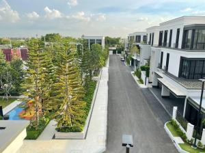 For SaleHousePattanakan, Srinakarin : Urgent‼️ Before transferring: Malton Gates Krungthep - Kreetha: Type L, plot in front of the central garden.
