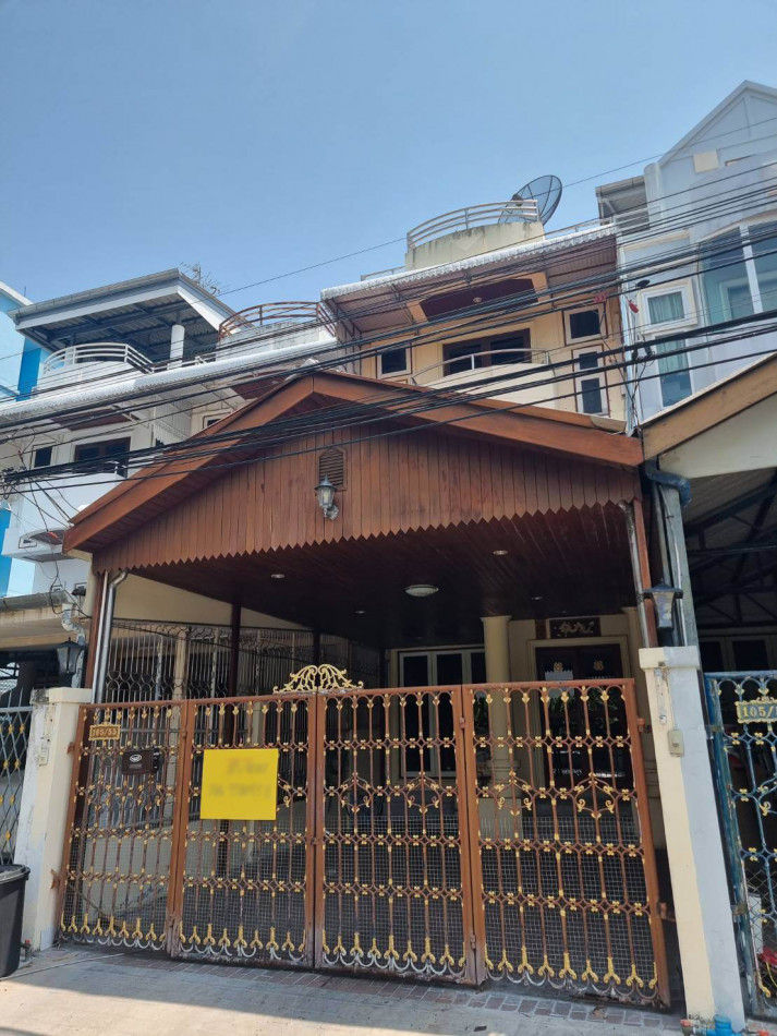 For RentTownhouseLadprao, Central Ladprao : Townhome for rent, Vibhavadi, 4 floors high (near Central Ladprao) on an area of ​​30 square meters, 3 bedrooms, 4 bathrooms, parking for 1-2 cars.