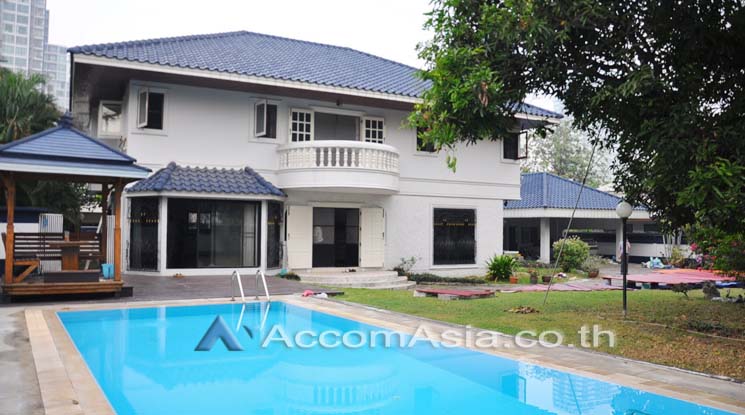 For RentHouseSukhumvit, Asoke, Thonglor : Private Swimming Pool | 4 Bedrooms House for Rent in Sukhumvit, Bangkok near BTS Ekkamai (100069)