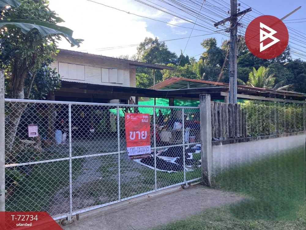 For SaleHouseUttaradit : Single house for sale with beautiful land, area 193 square meters, Tha Pla District, Uttaradit, next to a public road.