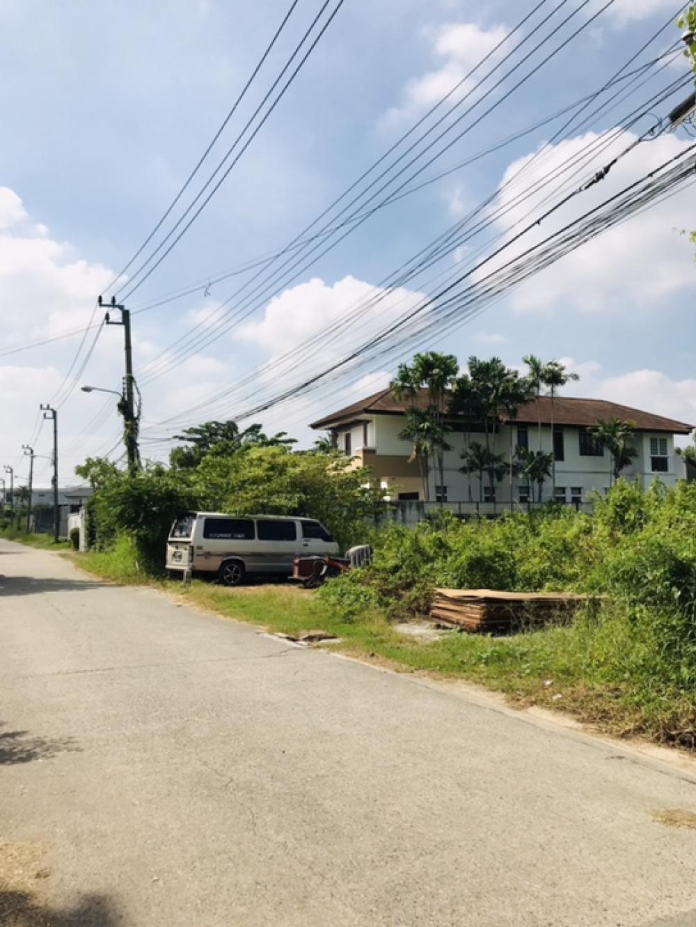 For SaleLandLadkrabang, Suwannaphum Airport : Land for sale, Chaloem Phrakiat Rama 9 Road, Soi 48, Intersection 11, Bangkok.