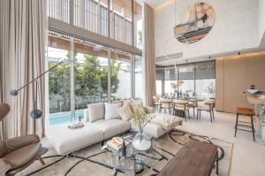 ขายบ้านอารีย์ อนุสาวรีย์ : VI ARI (วี อารีย์) บ้านเดี่ยวระดับ Super Luxury 3 ชั้นครึ่ง ใจกลางอารีย์ Private Swimming Pool และ Private Elevator ทุกหลัง