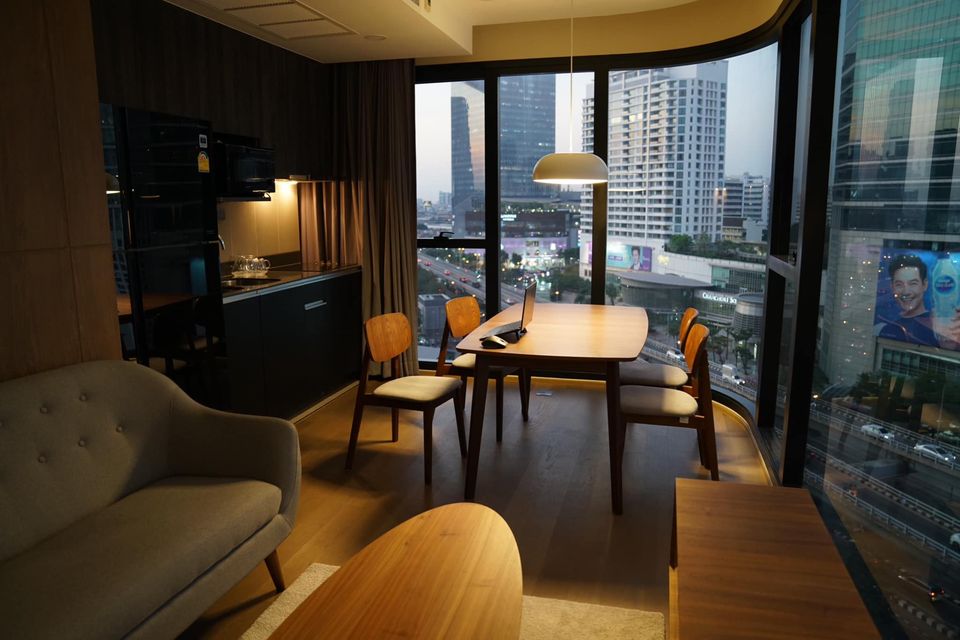 For RentCondoSiam Paragon ,Chulalongkorn,Samyan : Ashton Chula - Silom【𝐒𝐄𝐋𝐋 & 𝐑𝐄𝐍𝐓】 🔥Spacious room, beautifully decorated, 2 bedrooms, lots of space, city view, next to Sam Yan MRT, available January 2024 🔥 Contact Line ID: @hacondo
