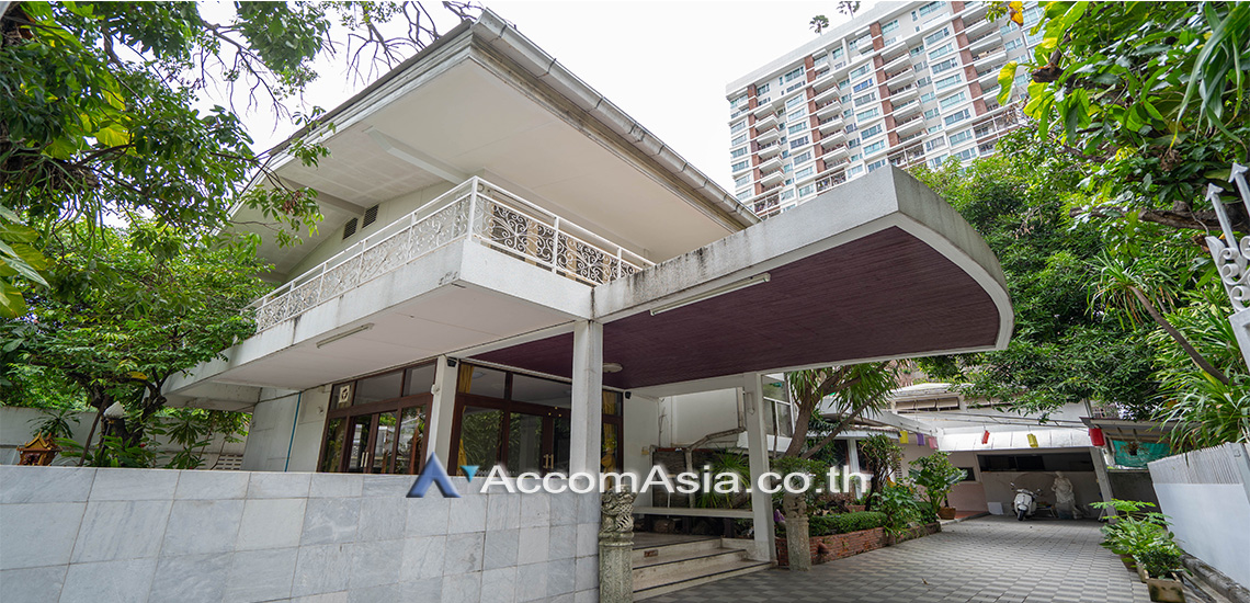 For RentHouseSathorn, Narathiwat : Home Office, Pet-friendly | 3 Bedrooms House for Rent in Sathorn, Bangkok near BTS Chong Nonsi - MRT Lumphini (AA30234)