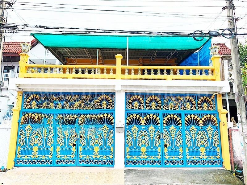 For SaleTownhouseNonthaburi, Bang Yai, Bangbuathong : Townhouse C. Rung Rueang 5, next to MRT Samyaek Bang Yai.