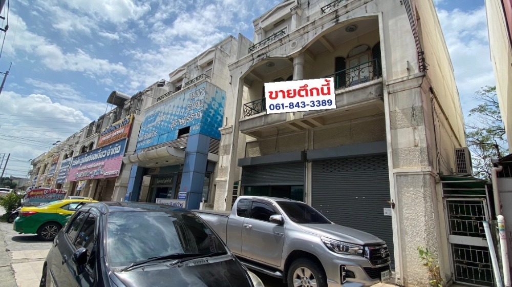 For SaleShophousePinklao, Charansanitwong : Office Suite for sale, 4 floors, located on Borommaratchachonnani Road, next to Bangkok Southern Bus Terminal, center of transportation. Good value to invest!