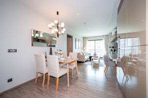 ให้เช่าคอนโดสุขุมวิท อโศก ทองหล่อ : for rent Rhythm ekkamai 2 bed big size 🎁🌿🌈