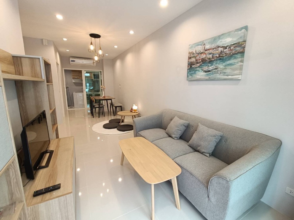 For RentTownhouseRathburana, Suksawat : Newly built townhome, 3 bedrooms, 2 bathrooms, fully furnished, ready to move in, near Bangmod University, Soi Phutthabucha 40.