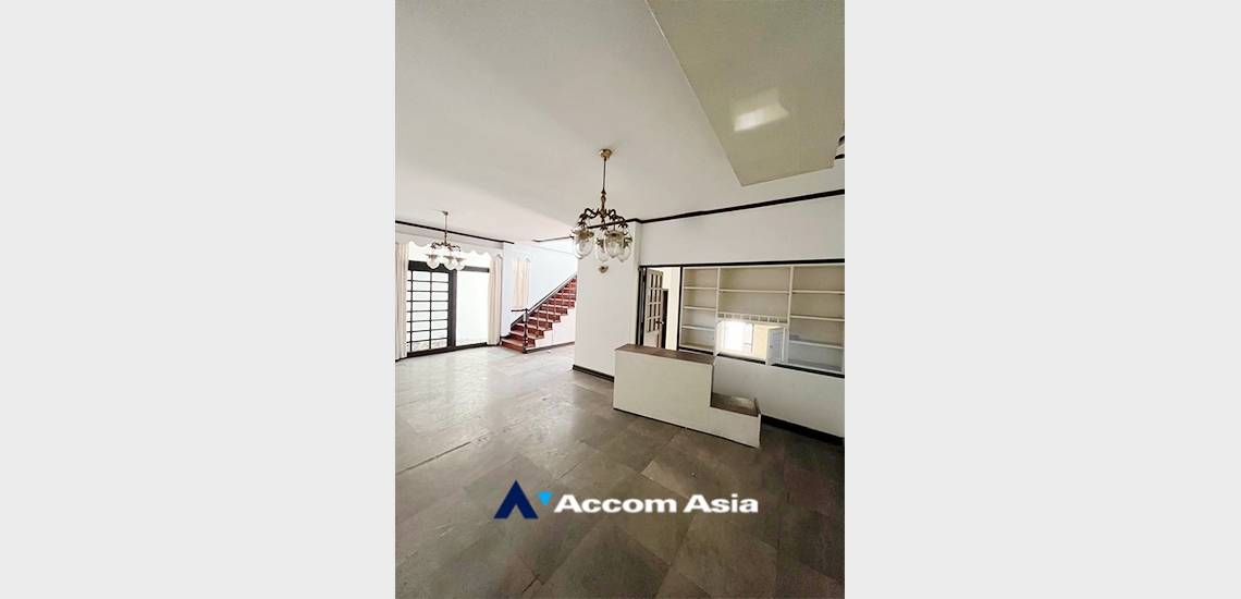 For RentTownhouseWitthayu, Chidlom, Langsuan, Ploenchit : 3 Bedrooms Townhouse for Rent in Ploenchit, Bangkok near BTS Chitlom (AA30203)