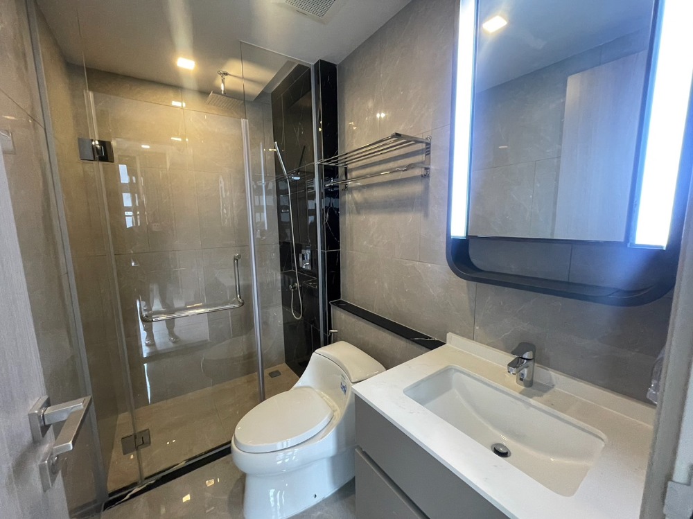 For SaleCondoRama9, Petchburi, RCA : Cheapest remaining [ SALE ] One9Five - Selling 1 bedroom, 28 sq m, only 3.39 million!! Very cheap, Yeild more than 5% / Luxury building near department stores, markets, MRT Rama 9, no better value than this / Contact 065-8219716 Namkom