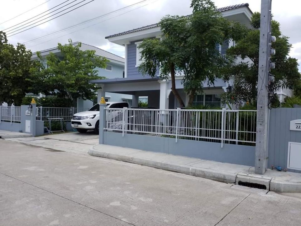 ให้เช่าบ้านสมุทรปราการ สำโรง : ให้เช่าบ้านเดี่ยวตกแต่งสวยแอร์เฟอร์นิเจอร์ครบมี3นอน2น้ำราคาเช่าเดือนละ21,000บาทถนนบางนา
