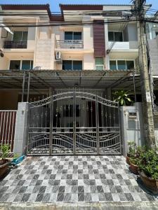 For SaleTownhouseSathorn, Narathiwat : 📌Breaking price ready to finish ⏳This price until 31 December⌛️ Townhouse for sale, Location: Thanapat House Village. Sathorn-Narathiwat