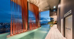 For SaleCondoRatchadapisek, Huaikwang, Suttisan : 2 bedrooms, 2 bathrooms, ready to move in, fully furnished, free down payment 0 baht, installments with the project 18,000/month.