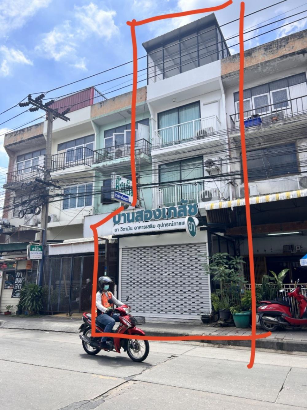 For SaleShophouseBangna, Bearing, Lasalle : Commercial building next to the main road, Sukhumvit 113 🔥🔥 has long-term tenants, passive income