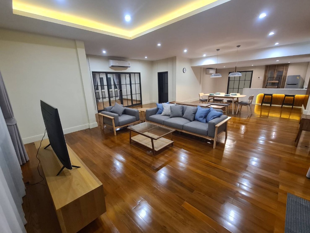 For RentHouseOnnut, Udomsuk : 2-story detached house for rent, Sukhumvit 44, 2 floors, usable area 600 sq m., size 360 sqw., newly renovated, near BTS Phra Khanong, 5 bedrooms, 5 bathrooms, 1 office room, 10 parking spaces, rent 350,000 baht per mont