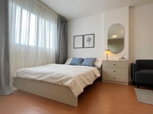 For SaleCondoLadkrabang, Suwannaphum Airport : Urgent sale, Condo Lumpini Romklao - Suvarnabhumi, beautiful room, convenient travel into the city, near Suvarnabhumi Airport.