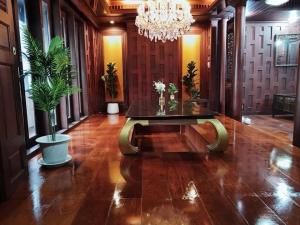 For RentCondoWitthayu, Chidlom, Langsuan, Ploenchit : ★ The Royal Place2 ★ 62 sq m., 9th floor (1 bedroom, 1 bathroom), ★ near BTS Ratchadamri ★ near Central Embassy, Central Chidlom ★ many amenities ★ Complete electrical appliances