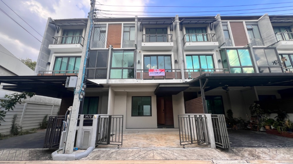 ขายทาวน์เฮ้าส์/ทาวน์โฮมเกษตร นวมินทร์ ลาดปลาเค้า : ขายขาดทุน ถูกว่าโครงการ หน้าบ้านไม่ชนใคร แมนดารีน่า เอกมัย - รามอินทรา