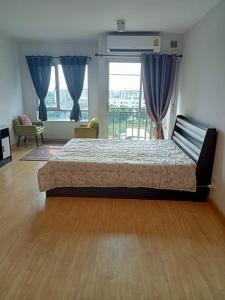 For RentCondoLadkrabang, Suwannaphum Airport : Condo for rent, Iris avenue Onnut-wongwan, Building 5, 8th floor, open view, size 28.00 sq m, special price 6,000 baht.