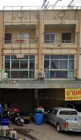 For SaleTownhouseRayong : 3-story commercial building for sale next to PTT gas station, Saphan Si, Pluak Daeng, Rayong, size 21 square wah, price 5.5 million baht.