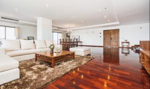 ให้เช่าคอนโดสาทร นราธิวาส : Baan Suan Chan Apartment 4 Beds 4 Baths 300 sqm for rent 120,000 per month
