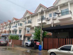 For RentTownhousePathum Thani,Rangsit, Thammasat : Townhouse for rent, Thaworn Villa Wongwaen-Lam Luk Ka, Khlong 3 in Lat Sawai, Lam Luk Ka, located on a four-lane main road, area 24 square meters, 3 bedrooms, 2 bathrooms.