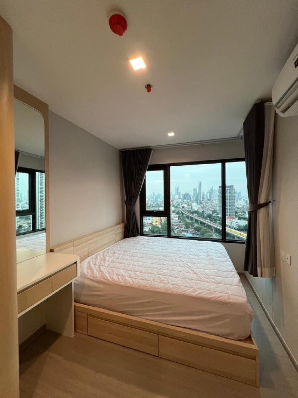 For RentCondoThaphra, Talat Phlu, Wutthakat : 👑 Life Sathorn Sierra 👑 The room is very beautifully decorated. Very well furnished Complete electrical appliances Ready to move in